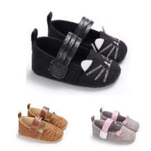 Load image into Gallery viewer, Novelty Crib Shoes-Cat
