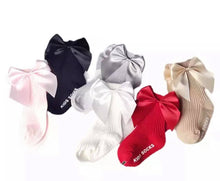 Load image into Gallery viewer, Satin Bow Ribbed Socks XS 0/6M
